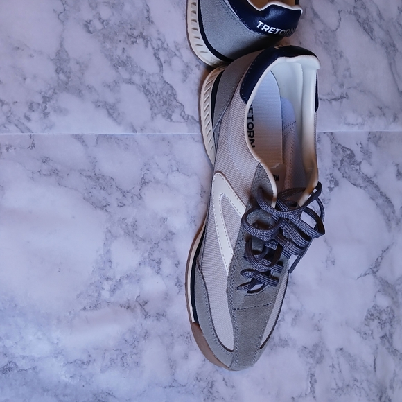 NWB Women's sz 9.5 Tretorn sneakers - Picture 8 of 9